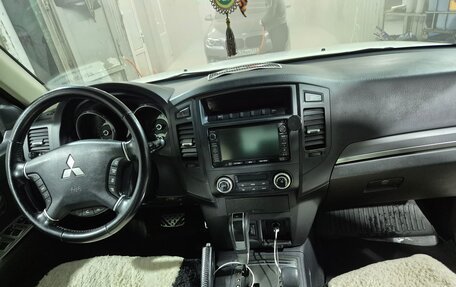 Mitsubishi Pajero IV, 2013 год, 2 650 000 рублей, 20 фотография