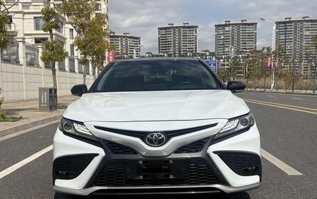 Toyota Camry, 2022 год, 2 140 442 рублей, 2 фотография