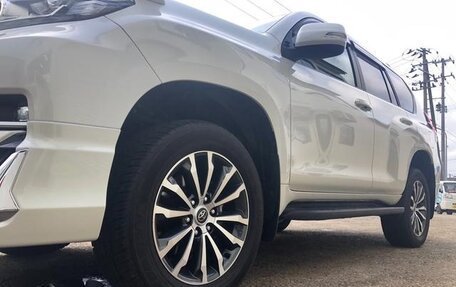 Toyota Land Cruiser Prado 150 рестайлинг 2, 2022 год, 5 700 272 рублей, 7 фотография