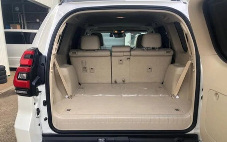 Toyota Land Cruiser Prado 150 рестайлинг 2, 2022 год, 5 700 272 рублей, 15 фотография