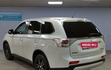 Mitsubishi Outlander III рестайлинг 3, 2014 год, 1 712 000 рублей, 7 фотография