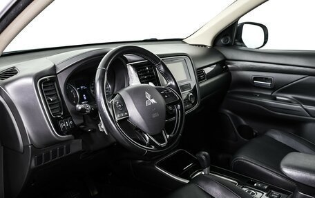 Mitsubishi Outlander III рестайлинг 3, 2017 год, 2 298 000 рублей, 12 фотография