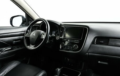 Mitsubishi Outlander III рестайлинг 3, 2017 год, 2 298 000 рублей, 9 фотография