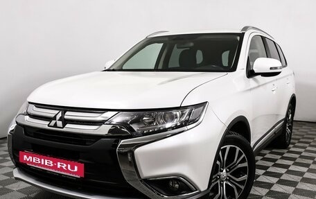 Mitsubishi Outlander III рестайлинг 3, 2017 год, 2 298 000 рублей, 14 фотография