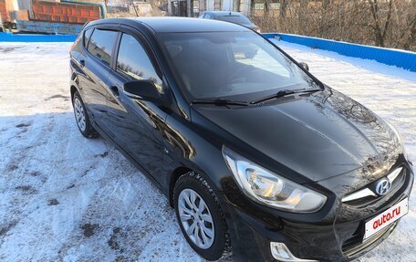 Hyundai Solaris II рестайлинг, 2011 год, 800 000 рублей, 3 фотография