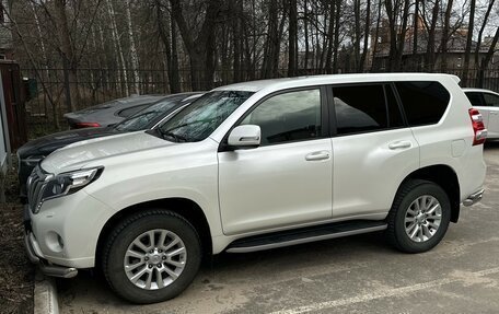 Toyota Land Cruiser Prado 150 рестайлинг 2, 2015 год, 3 490 000 рублей, 8 фотография