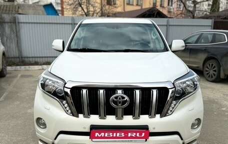 Toyota Land Cruiser Prado 150 рестайлинг 2, 2015 год, 3 490 000 рублей, 3 фотография