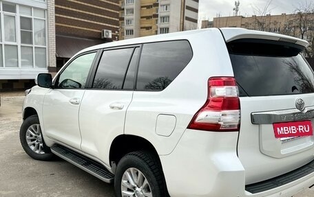 Toyota Land Cruiser Prado 150 рестайлинг 2, 2015 год, 3 490 000 рублей, 6 фотография