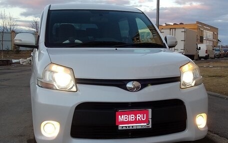 Toyota Sienta I, 2011 год, 1 350 000 рублей, 2 фотография