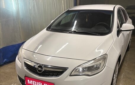 Opel Astra J, 2010 год, 699 000 рублей, 1 фотография