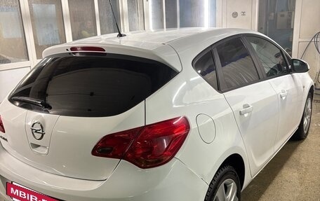 Opel Astra J, 2010 год, 699 000 рублей, 3 фотография