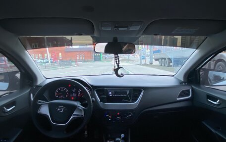 Hyundai Solaris II рестайлинг, 2018 год, 1 040 000 рублей, 4 фотография