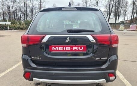 Mitsubishi Outlander III рестайлинг 3, 2017 год, 2 050 000 рублей, 6 фотография