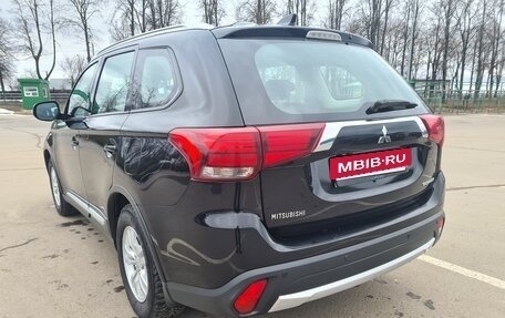 Mitsubishi Outlander III рестайлинг 3, 2017 год, 2 050 000 рублей, 7 фотография