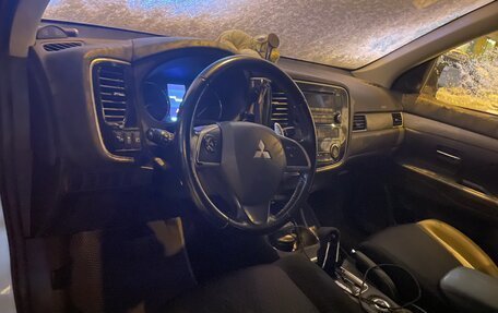 Mitsubishi Outlander III рестайлинг 3, 2013 год, 1 230 000 рублей, 4 фотография