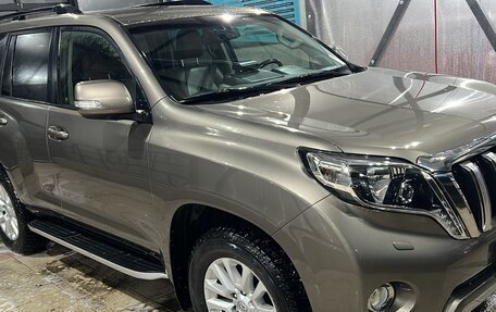 Toyota Land Cruiser Prado 150 рестайлинг 2, 2016 год, 3 500 000 рублей, 2 фотография