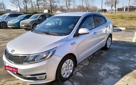 KIA Rio III рестайлинг, 2015 год, 1 100 000 рублей, 24 фотография