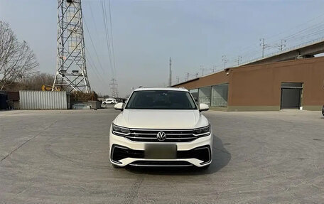 Volkswagen Tiguan II, 2021 год, 2 799 099 рублей, 2 фотография