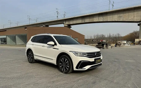 Volkswagen Tiguan II, 2021 год, 2 799 099 рублей, 3 фотография