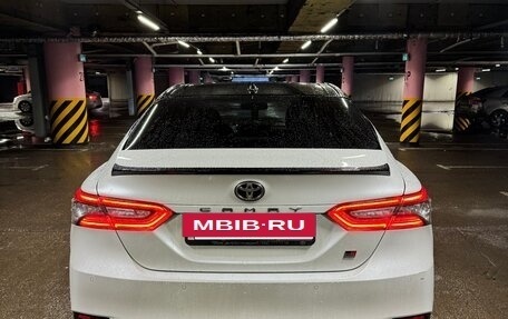 Toyota Camry, 2021 год, 3 100 000 рублей, 2 фотография