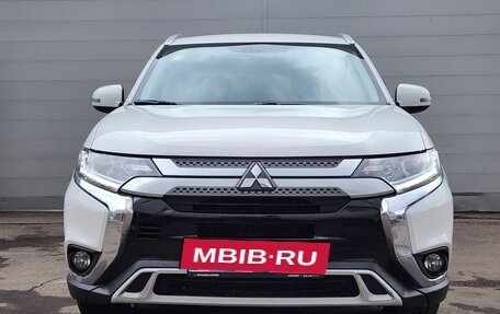 Mitsubishi Outlander III рестайлинг 3, 2020 год, 2 750 000 рублей, 2 фотография