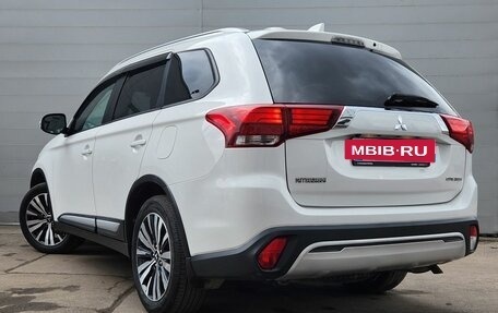 Mitsubishi Outlander III рестайлинг 3, 2020 год, 2 750 000 рублей, 7 фотография