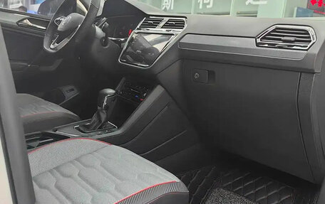 Volkswagen Tiguan II, 2021 год, 2 200 017 рублей, 6 фотография