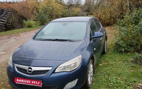 Opel Astra J, 2011 год, 670 000 рублей, 1 фотография