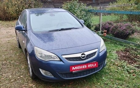 Opel Astra J, 2011 год, 670 000 рублей, 2 фотография