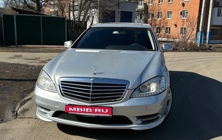 Mercedes-Benz S-Класс, 2005 год, 900 000 рублей, 3 фотография