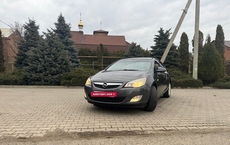 Opel Astra J, 2011 год, 679 999 рублей, 3 фотография