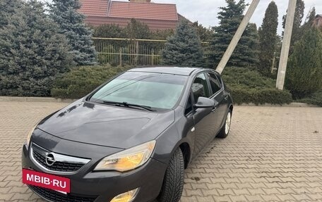 Opel Astra J, 2011 год, 679 999 рублей, 2 фотография