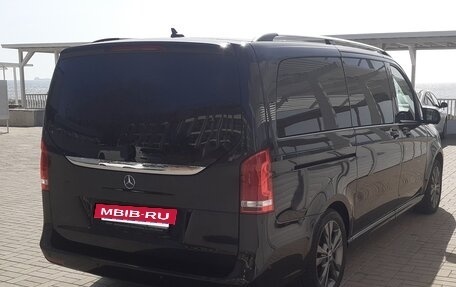 Mercedes-Benz V-Класс, 2017 год, 6 100 000 рублей, 3 фотография