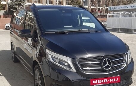 Mercedes-Benz V-Класс, 2017 год, 6 100 000 рублей, 2 фотография