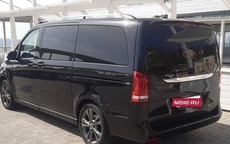 Mercedes-Benz V-Класс, 2017 год, 6 100 000 рублей, 4 фотография
