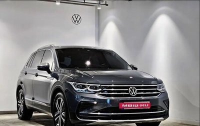 Volkswagen Tiguan II, 2021 год, 2 300 000 рублей, 1 фотография