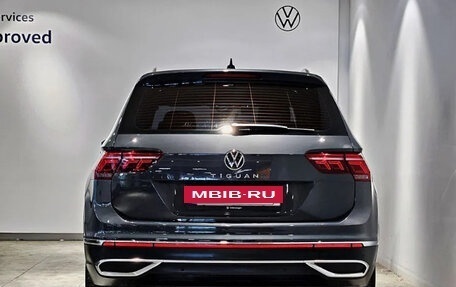 Volkswagen Tiguan II, 2021 год, 2 300 000 рублей, 4 фотография