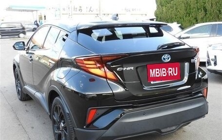 Toyota C-HR I рестайлинг, 2023 год, 2 100 000 рублей, 7 фотография