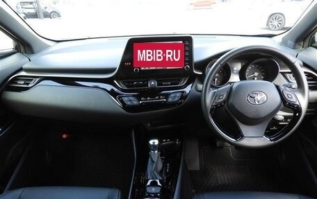 Toyota C-HR I рестайлинг, 2023 год, 2 100 000 рублей, 11 фотография