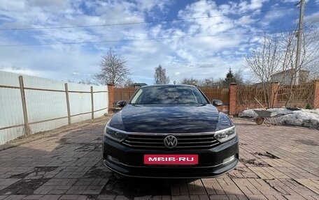 Volkswagen Passat B8 рестайлинг, 2015 год, 1 760 000 рублей, 3 фотография
