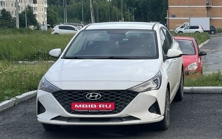 Hyundai Solaris II рестайлинг, 2021 год, 1 800 000 рублей, 1 фотография