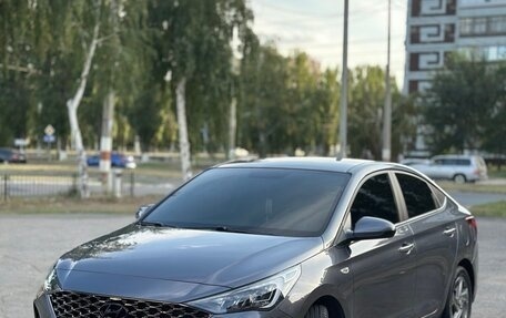 Hyundai Solaris II рестайлинг, 2021 год, 1 850 000 рублей, 2 фотография