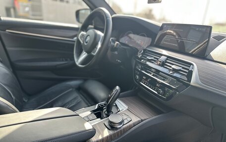 BMW 5 серия, 2019 год, 4 800 000 рублей, 14 фотография