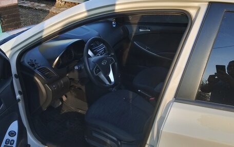 Hyundai Solaris II рестайлинг, 2015 год, 1 100 000 рублей, 3 фотография