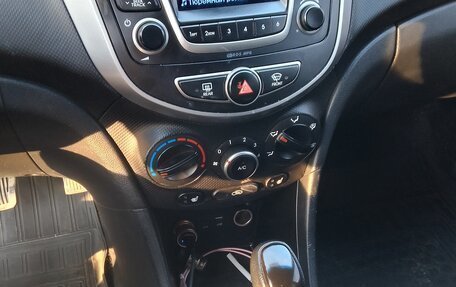 Hyundai Solaris II рестайлинг, 2015 год, 1 100 000 рублей, 6 фотография