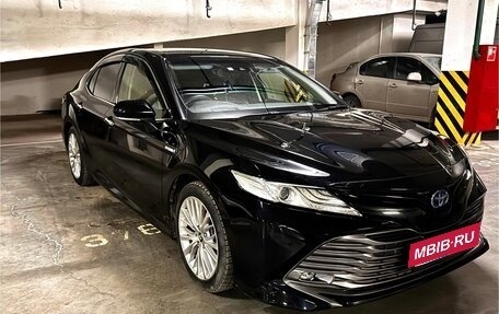 Toyota Camry, 2017 год, 2 990 000 рублей, 4 фотография