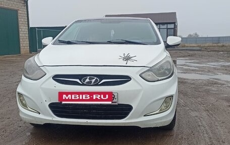 Hyundai Solaris II рестайлинг, 2013 год, 650 000 рублей, 4 фотография