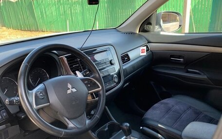 Mitsubishi Outlander III рестайлинг 3, 2014 год, 1 499 000 рублей, 8 фотография