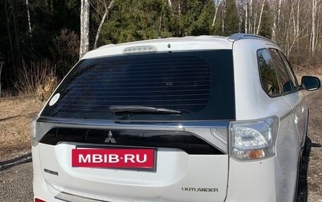 Mitsubishi Outlander III рестайлинг 3, 2014 год, 1 499 000 рублей, 6 фотография