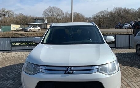 Mitsubishi Outlander III рестайлинг 3, 2014 год, 1 499 000 рублей, 3 фотография